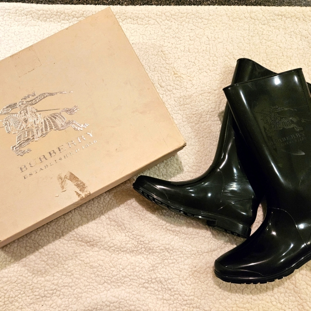 Burberry Classic Tall Equestrian Knight Rain Boot Black w Plaid Interior 37